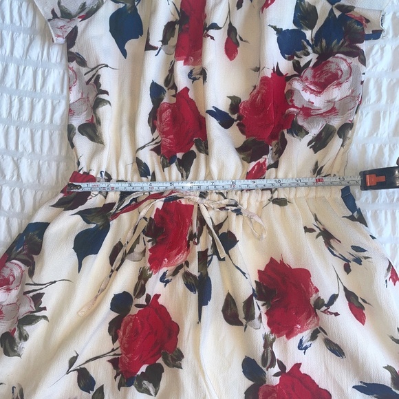 🌟 L’Atiste Romper | Size L| Chic & Flattering 💃 Perfect for day to night look - Picture 4 of 9